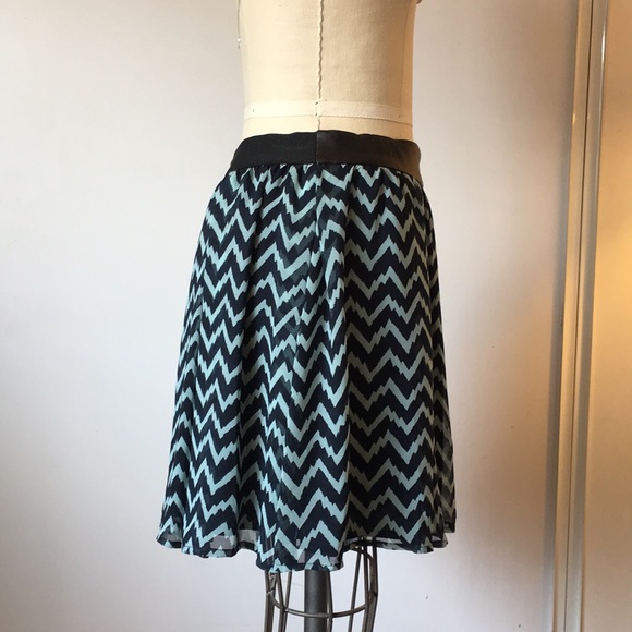 Skirt - Picture 2 of 5